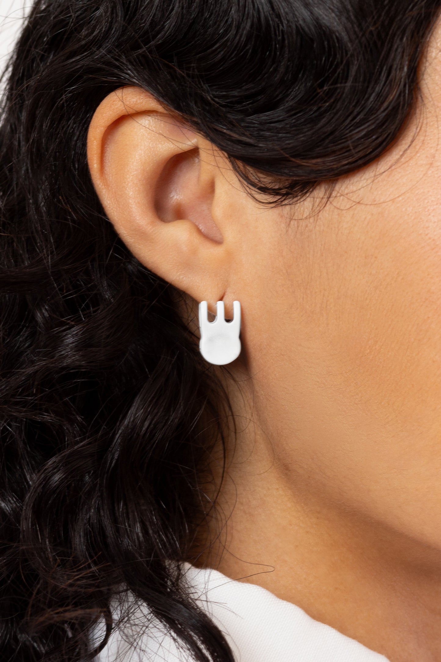 Mini Claw Clip Hoops in Coconut
