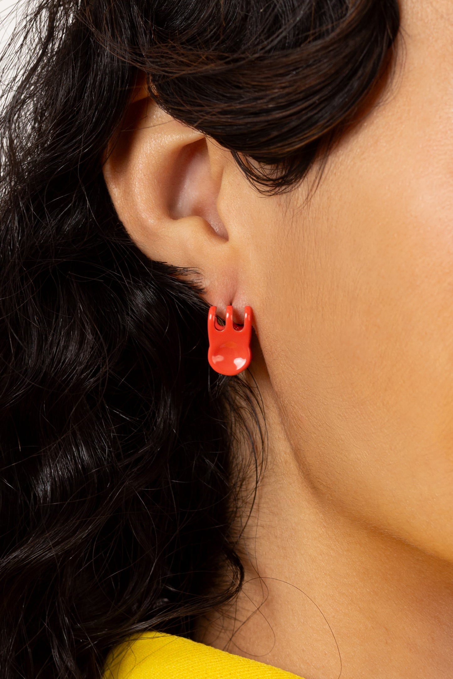 Mini Claw Clip Hoops in Strawberry